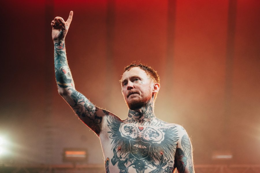 Frank Carter sneaks in for a Reading Festival secret set!