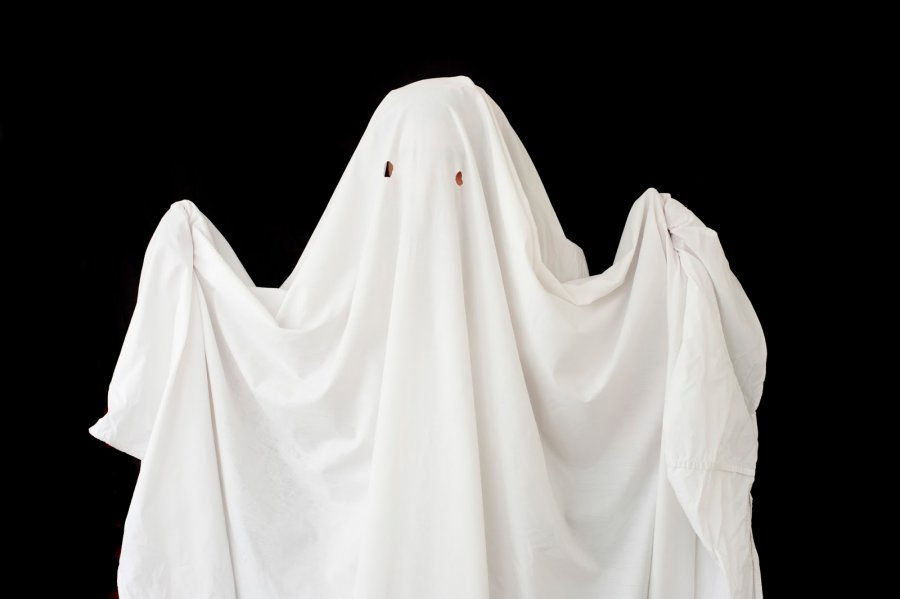 Halloween-outfits-£1-or-less-bed-sheet-ghost