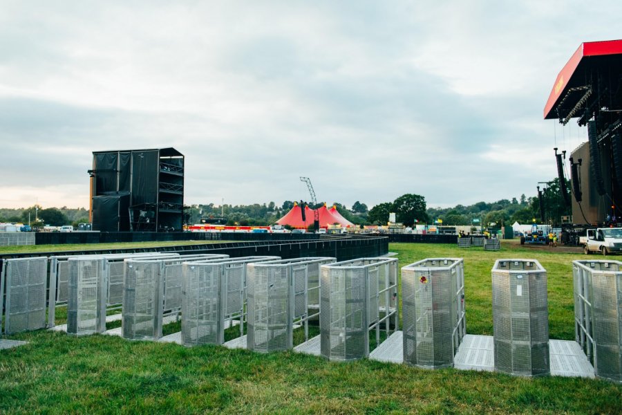 Main-Stage-Barrier