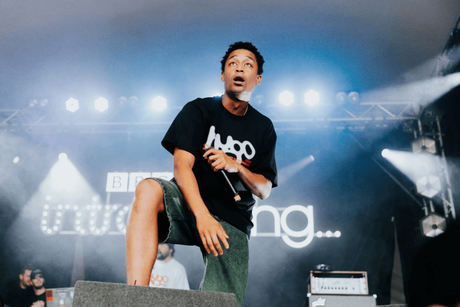 LOYLE CARNER DEBUTED NEW SONGS FROM ‘HUGO’ LAST YEAR ON THE INTRO STAGE.